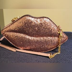Glittery Lip-Shaped Bag with Gold Chain